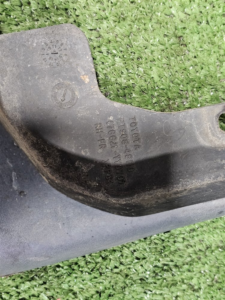 Брызговик передний правый Highlander 2011 GSU45 2GR-FE