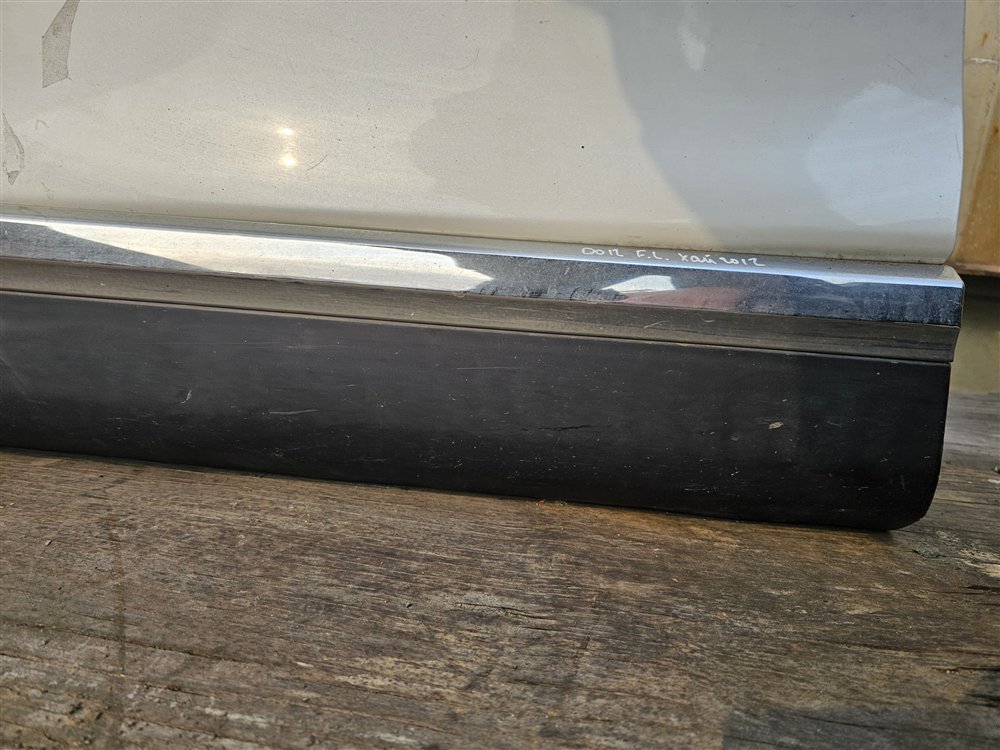 Накладка на дверь передняя левая TOYOTA Highlander GSU45 2GR-FE