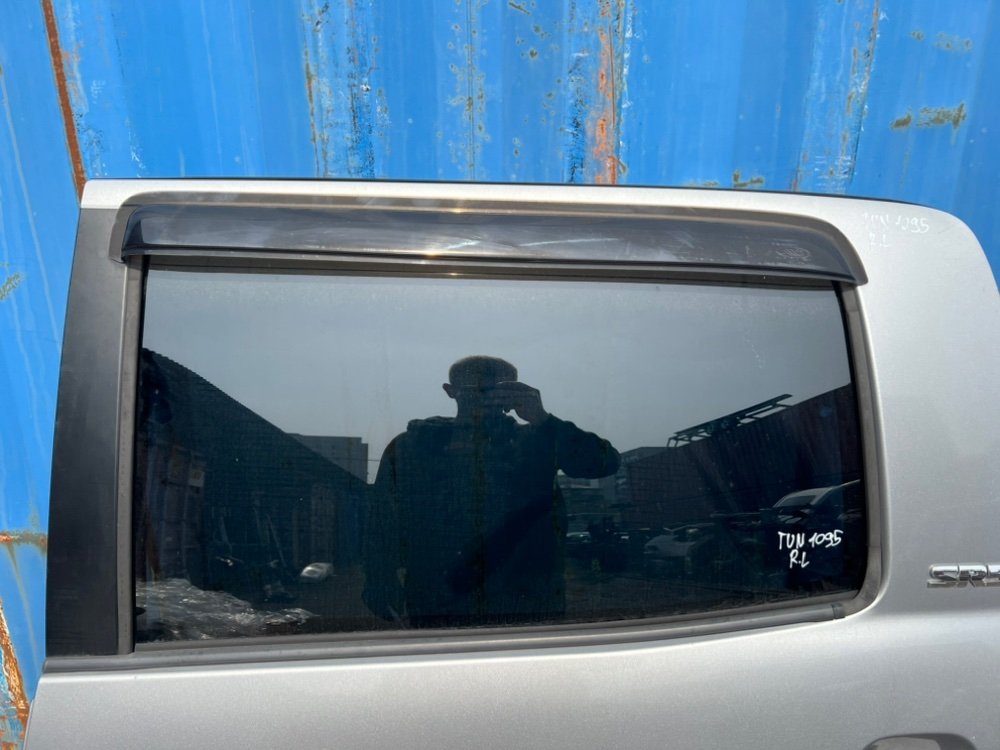 Запчасть стекло двери заднее левое Toyota TUNDRA 2008 USK56 3UR-FE 681040C080 контрактная Стекло двери заднее левое Toyota TUNDRA 2008 USK56 3UR-FE 681040C080 контрактная
