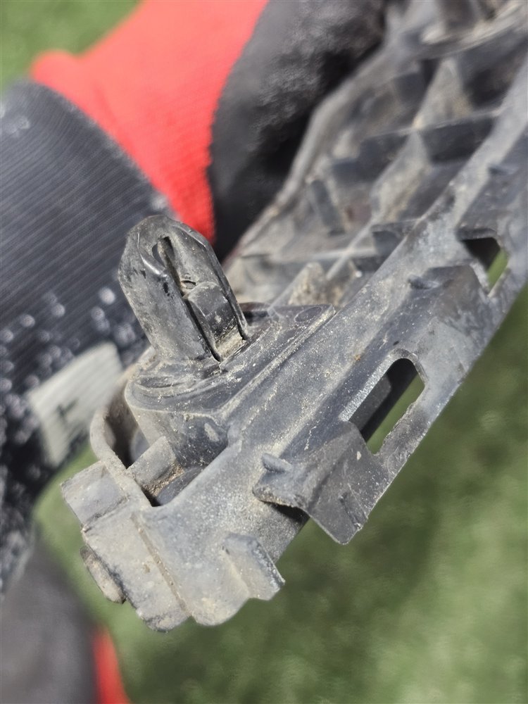 Крепление бампера переднее правое GX460 2009 URJ150 1UR-FE