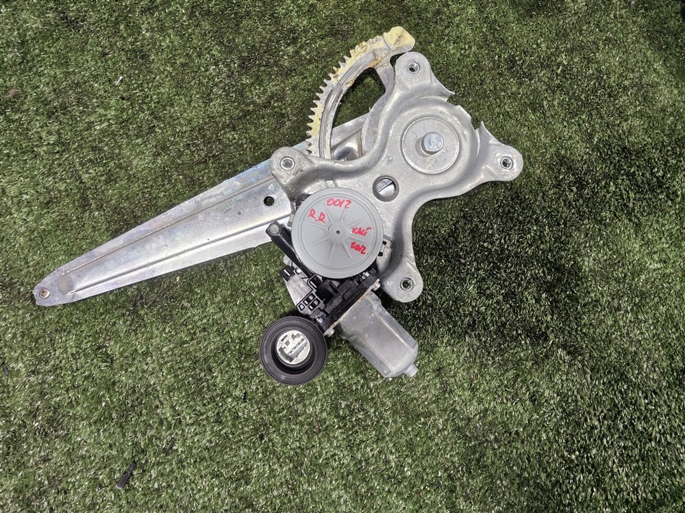 Стеклоподъемник задний правый Highlander 2011 GSU45 2GR-FE