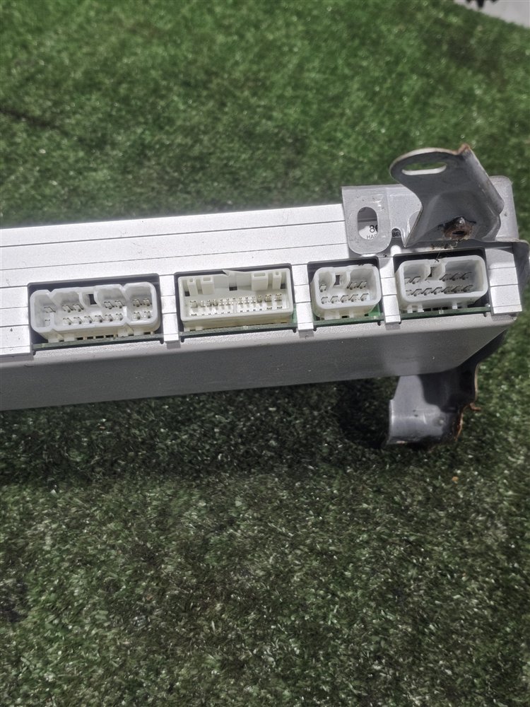 Усилитель звука Lexus GX470 UZJ120 2UZ-FE Усилитель звука Lexus GX470 UZJ120 2UZ-FE