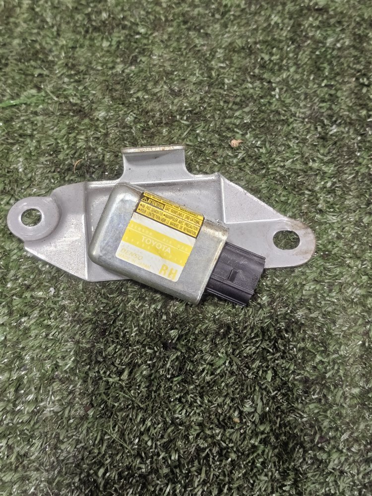 Датчик airbag Lexus GX470 2006 UZJ120 2UZ-FE 8986060020 контрактная