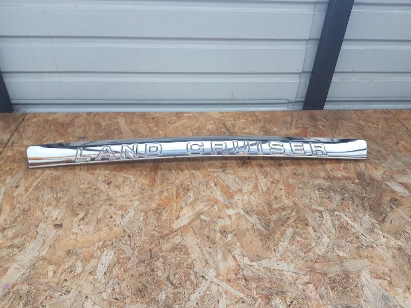 Накладка на 5 дверь Toyota Land Cruiser URJ200 1UR