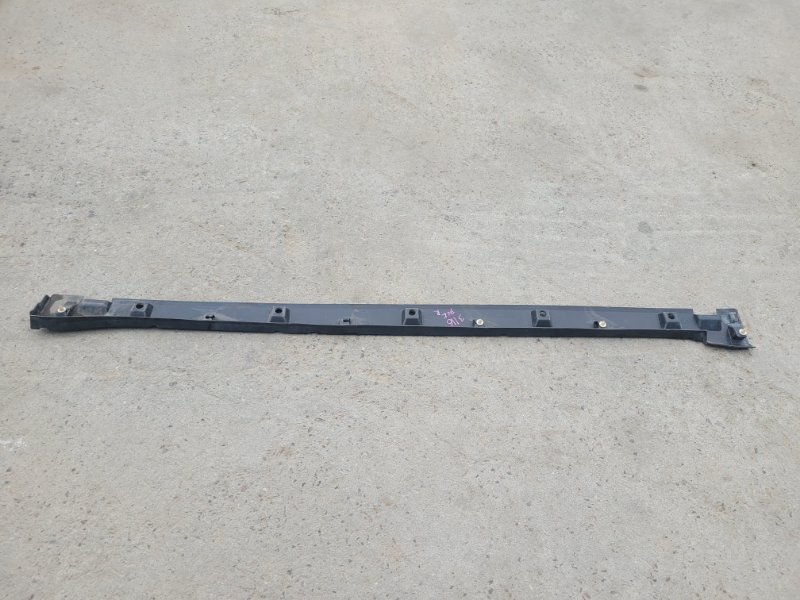Накладка на порог Suzuki Escudo TDA4W J24B правая (б/у)