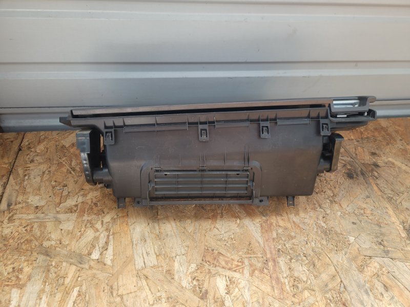 Бардачок HONDA CR-V RE4 K24A (б/у) Бардачок HONDA CR-V RE4 K24A (б/у)