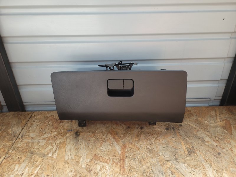 Бардачок HONDA CR-V RE4 K24A (б/у) Бардачок HONDA CR-V RE4 K24A (б/у)