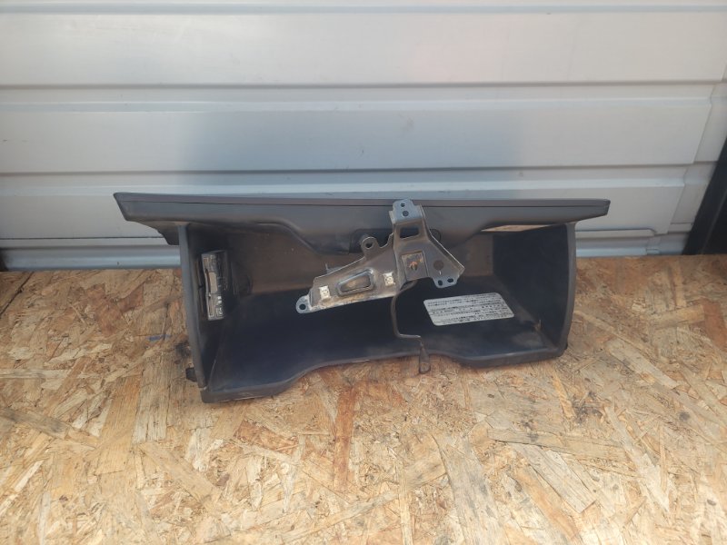 Бардачок HONDA CR-V RE4 K24A (б/у) Бардачок HONDA CR-V RE4 K24A (б/у)