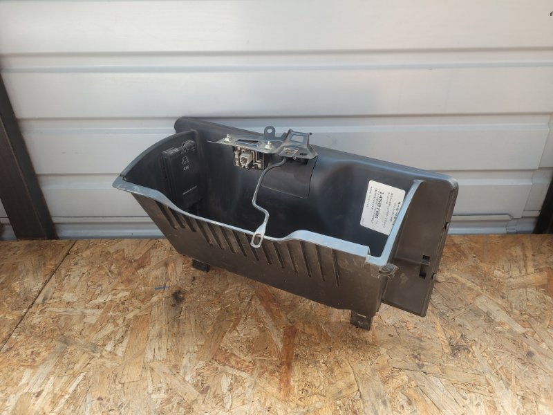 Бардачок HONDA CR-V RE4 K24A (б/у) Бардачок HONDA CR-V RE4 K24A (б/у)