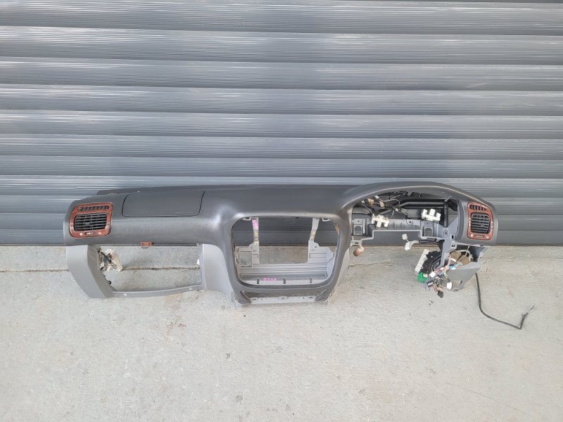 Торпедо Toyota LAND CRUISER UZJ100 2UZ-FE (б/у) Торпедо Toyota LAND CRUISER UZJ100 2UZ-FE (б/у)