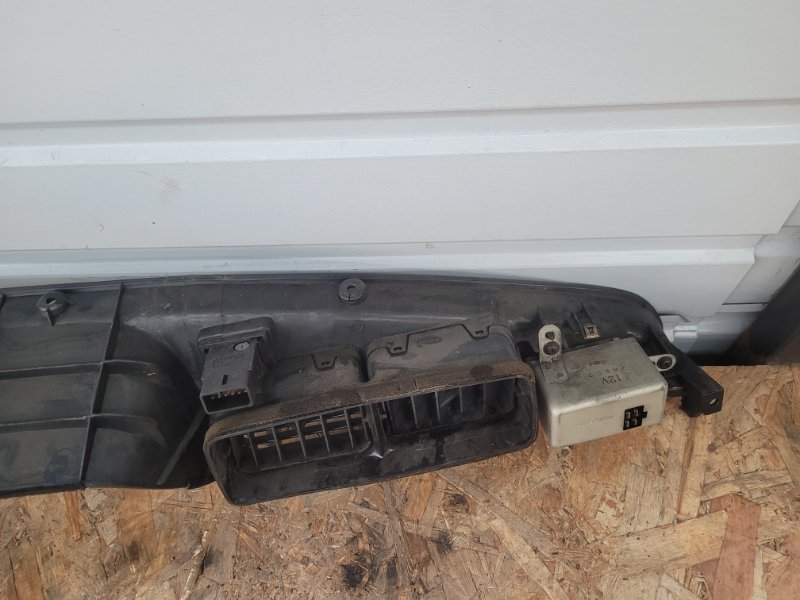 Консоль спидометра toyota LAND CRUISER HDJ81 1HD-T (б/у) Консоль спидометра toyota LAND CRUISER HDJ81 1HD-T (б/у)