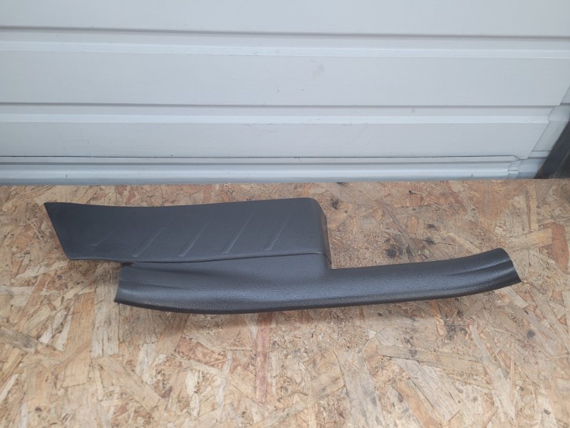 Накладка на порог toyota Vanguard GSA33 2GR-FE задняя правая (б/у) Накладка на порог toyota Vanguard GSA33 2GR-FE задняя правая (б/у)