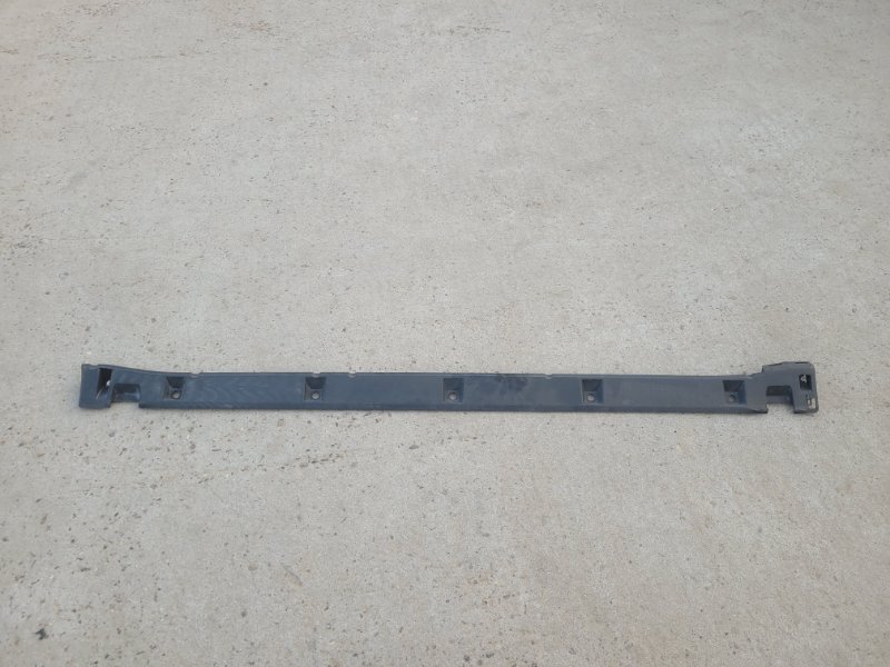 Накладка на порог Suzuki Escudo TD54W J20A правая (б/у)