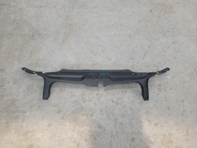 Накладка радиатора toyota HILUX SURF GRN215 1GR (б/у) Накладка радиатора toyota HILUX SURF GRN215 1GR (б/у)