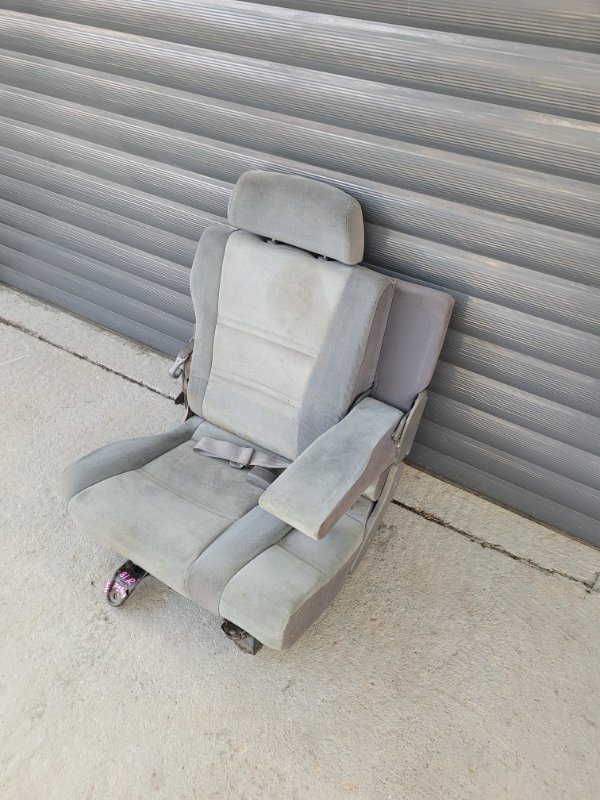 Сидение Toyota LAND CRUISER HDJ81 1HD-FT заднее правое (б/у) Сидение Toyota LAND CRUISER HDJ81 1HD-FT заднее правое (б/у)