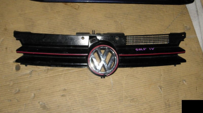 Решетка радиатора Volkswagen Golf IV APK