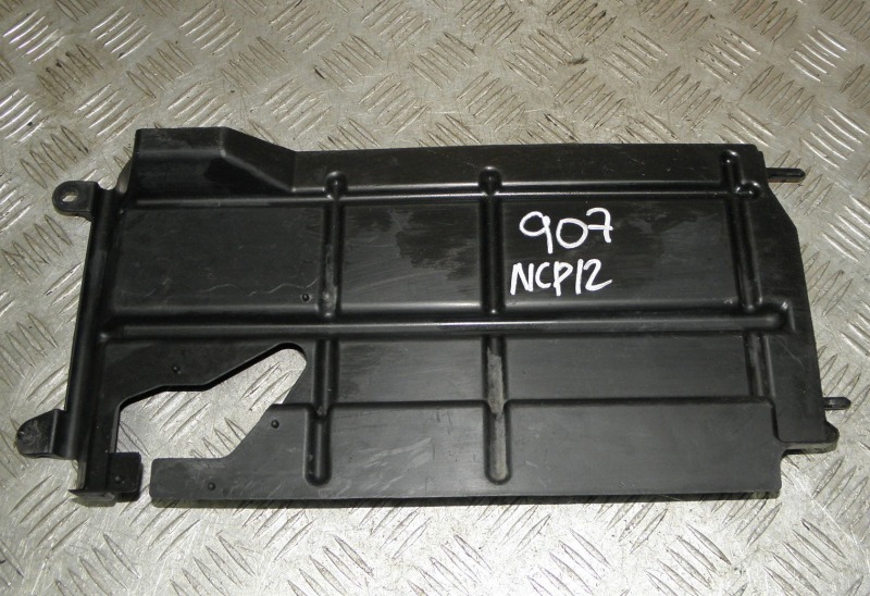 Дефлектор радиатора Toyota Platz NCP12 1NZFE 2004