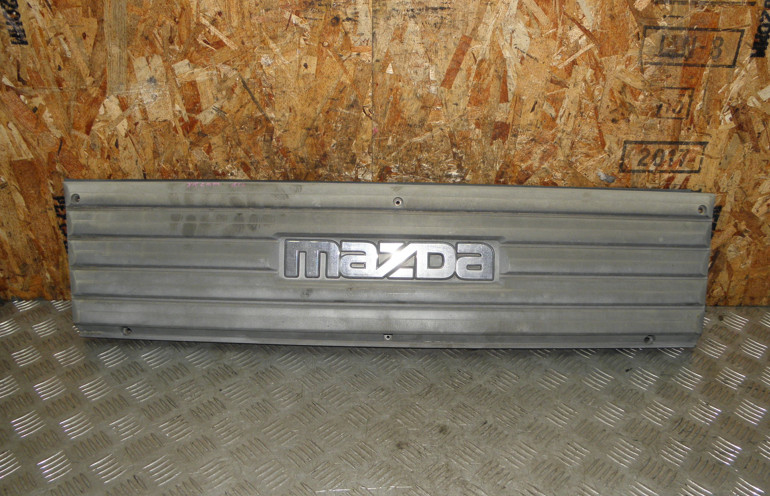 Решетка радиатора Mazda Bongo Brawny SR2AM R2 1995