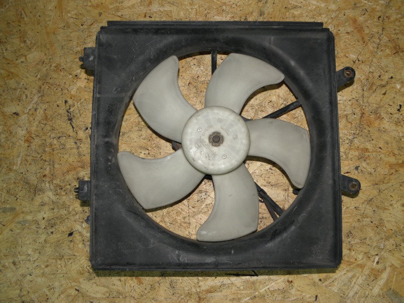 Диффузор радиатора Honda Civic Ferio ES2 D15B 2001