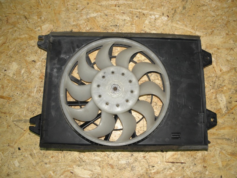 Диффузор радиатора Mitsubishi Pajero Io H76W 4G93 1998
