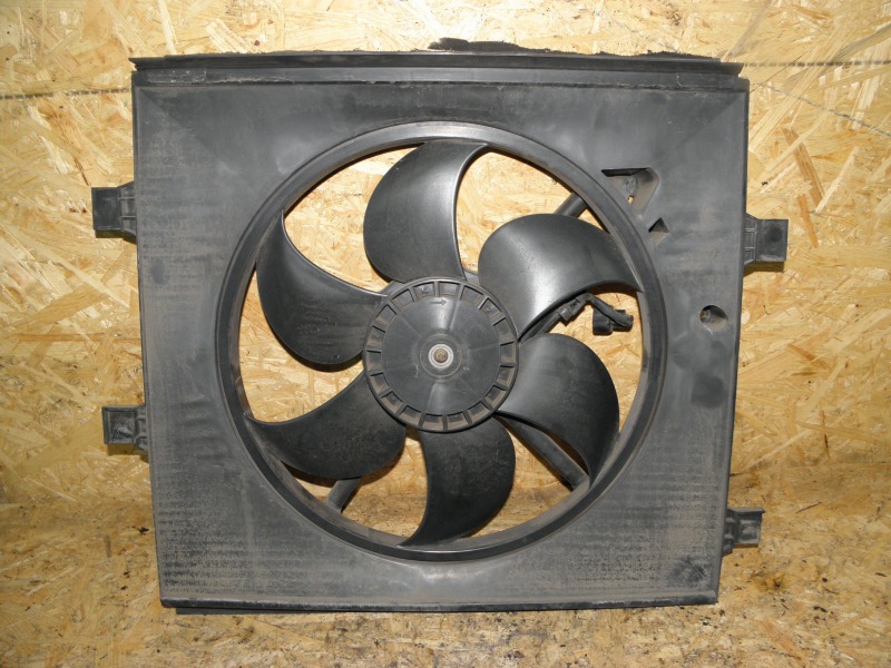 Диффузор радиатора Nissan Lafesta NB30 MR20DE 2005