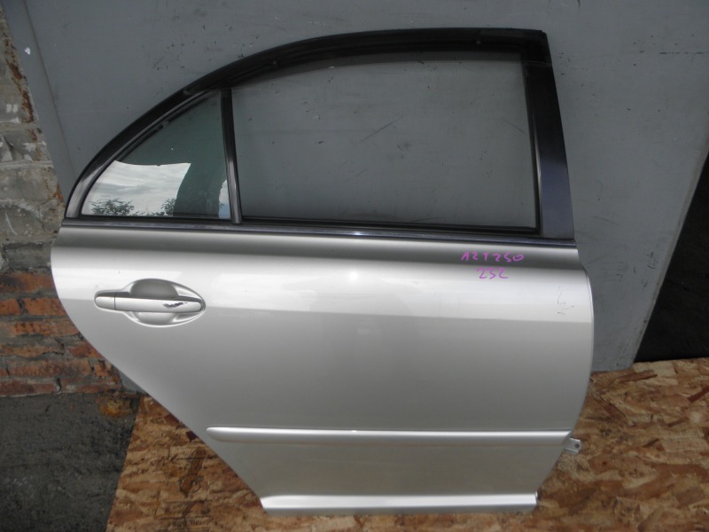 Дверь боковая Toyota Avensis AZT250 1AZFSE 2005 задняя правая