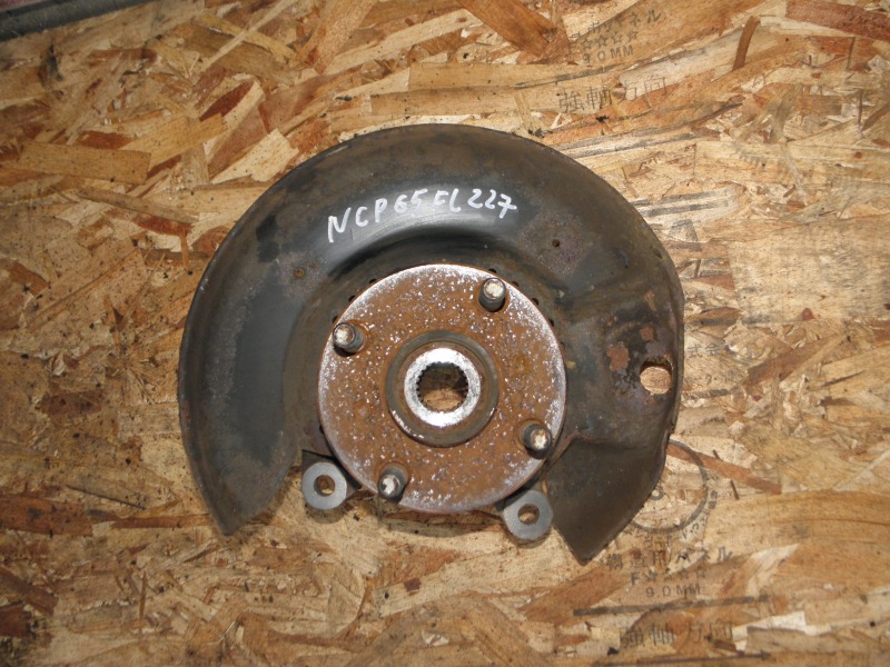 Ступица Toyota Ist NCP65 1NZFE 2003 передняя левая
