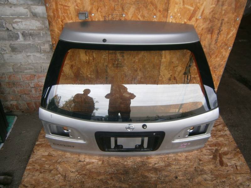 Дверь багажника Nissan Expert VW11 QG18DE 2004