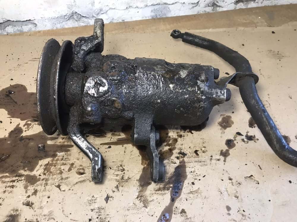 Насос гидроусилителя руля AUDI C3 1984 100 2.3 8601955110 Б/У