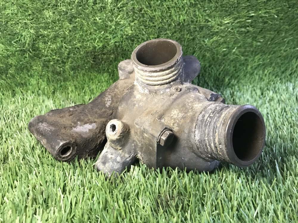 Корпус термостата E34 1994 седан 2.5 Корпус термостата E34 1994 седан 2.5