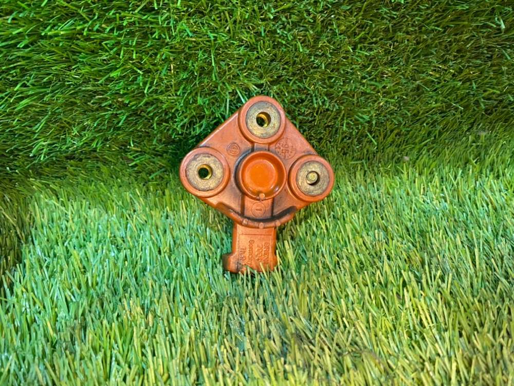 Бегунок распределителя зажигания E32 1989 3.0