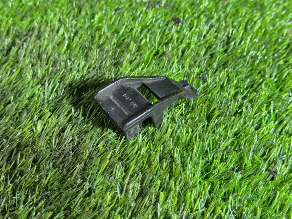 Запчасть крепление радиатора BMW E32 1990 Седан 3.5 17 11 1 712 660 Б/У Крепление радиатора BMW E32 1990 Седан 3.5 17 11 1 712 660 Б/У