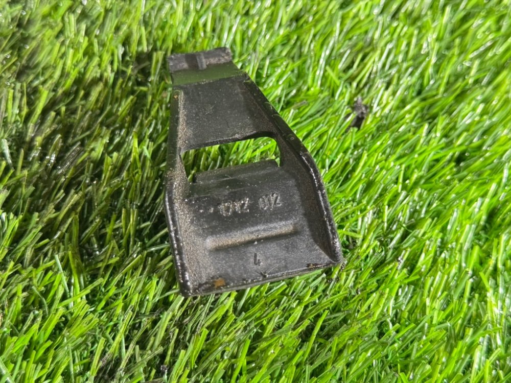 Крепление радиатора E32 1990 Седан 3.5 Крепление радиатора E32 1990 Седан 3.5