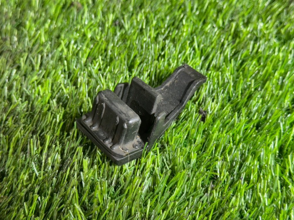 Крепление радиатора E32 1990 Седан 3.5 Крепление радиатора E32 1990 Седан 3.5