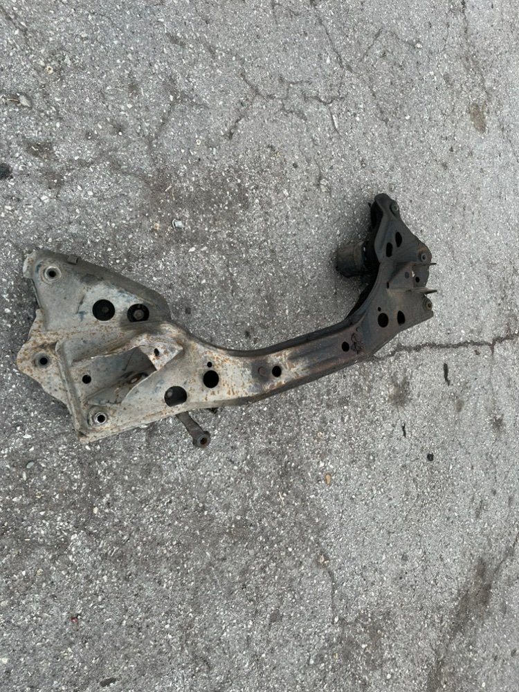 Балка подвески BMW E32 1990 Седан 3.5 31111135793 Б/У