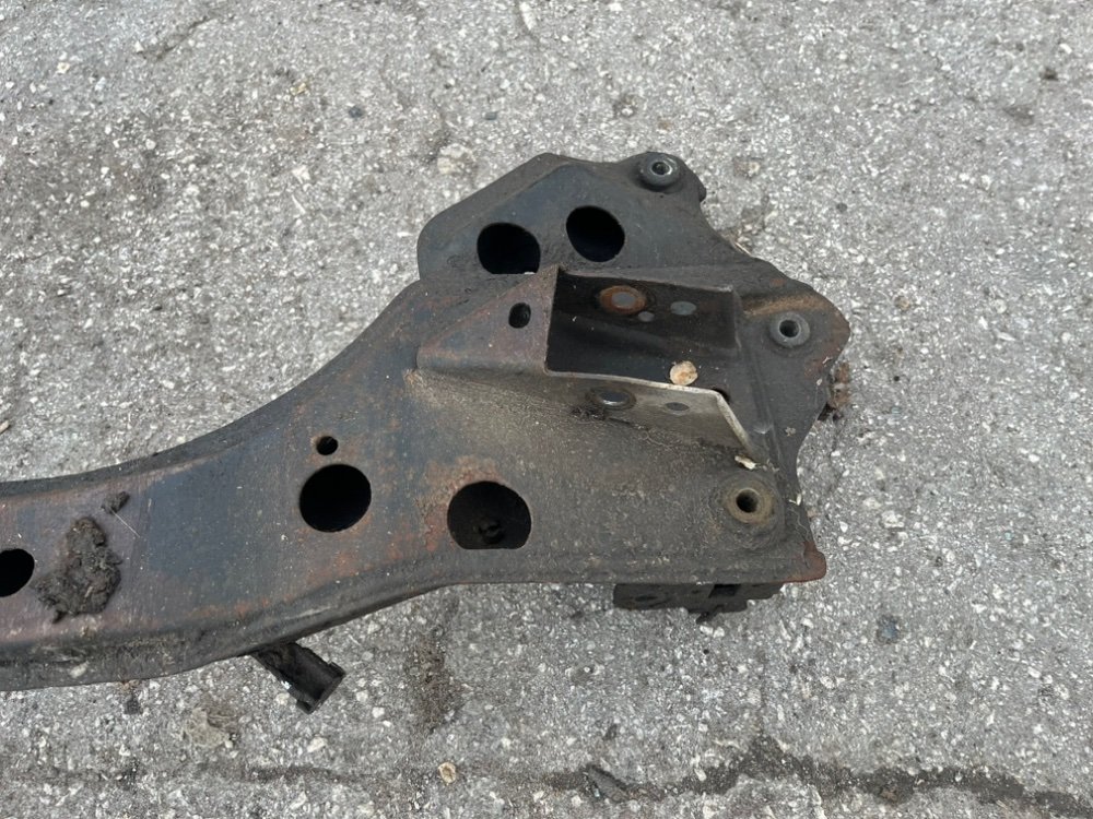 Балка подвески BMW E32 Седан 3.5