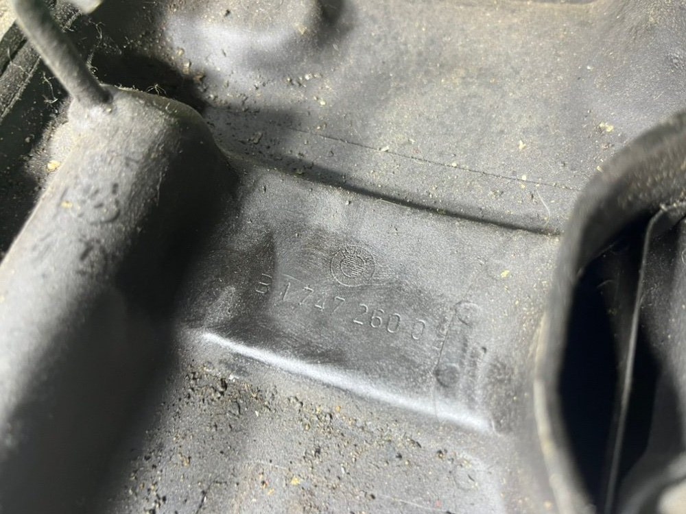 Клапанная крышка m70b50 правая E32 1990 Седан 3.0