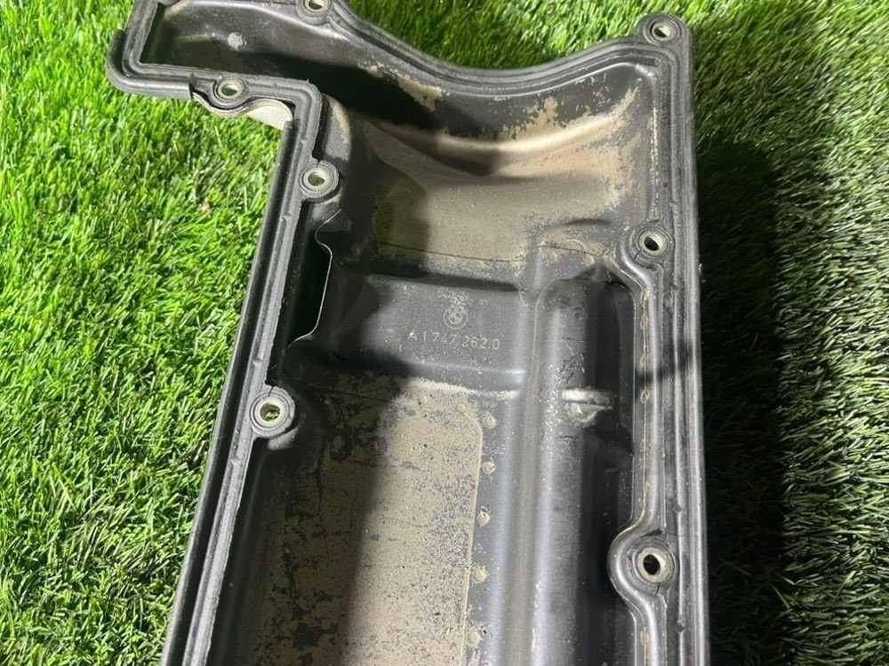 Клапанная крышка m70b50 правая E32 1990 Седан 3.0