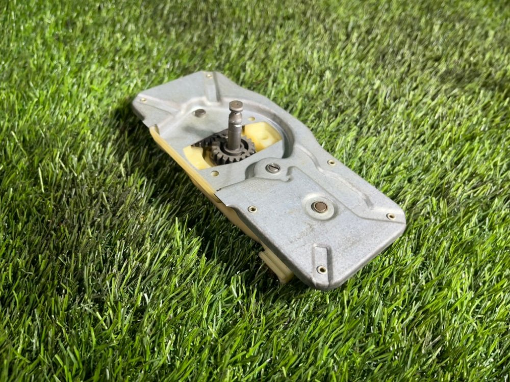 Механический редуктор люка E34 1993 Седан 2.0