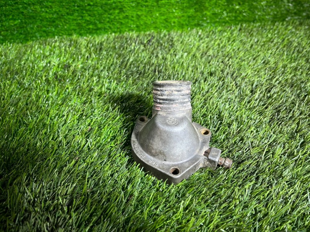 Крышка термостата BMW E34 1990 Седан 2.5 1265058 Б/У