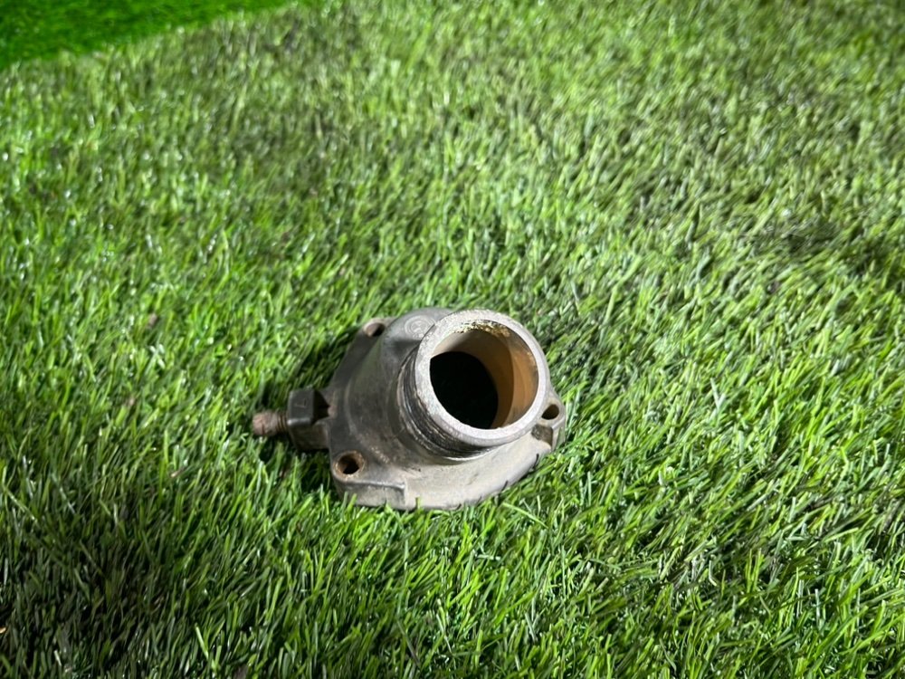 Крышка термостата BMW E34 Седан 2.5