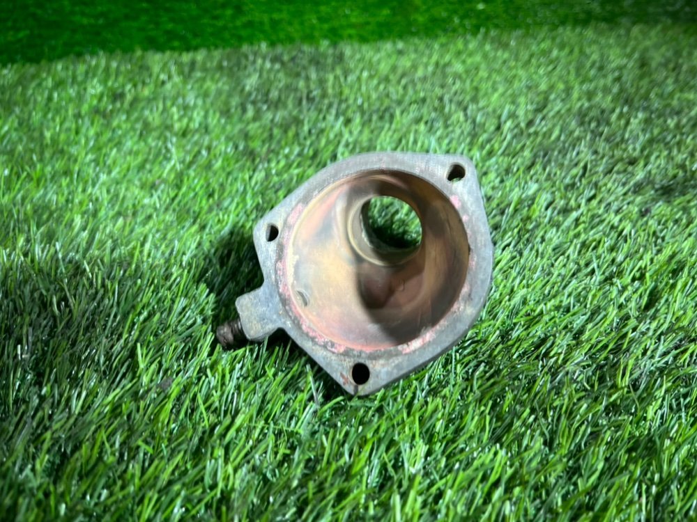 Крышка термостата E34 1990 Седан 2.5