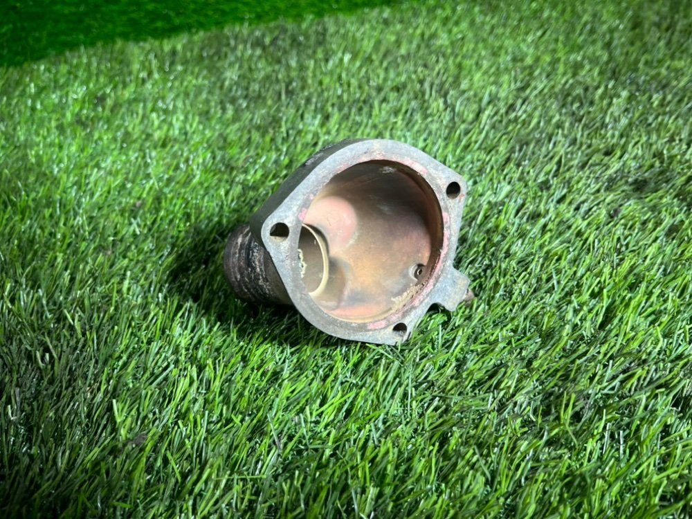 Крышка термостата E34 1990 Седан 2.5