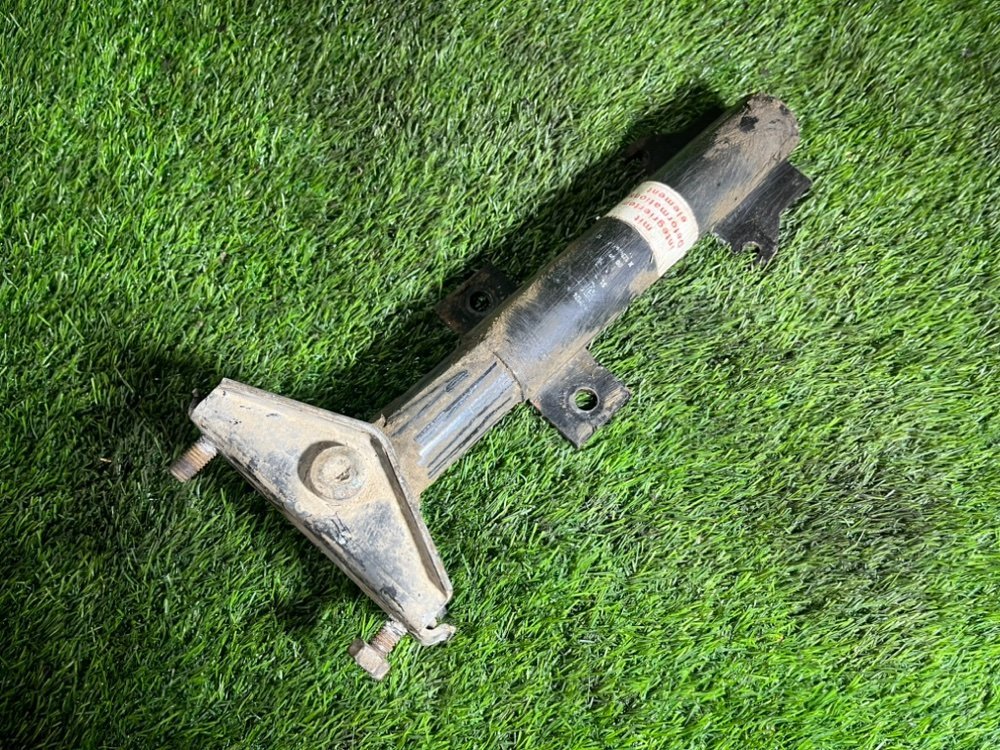 Кронштейн бампера E34 1993 Седан 2.0