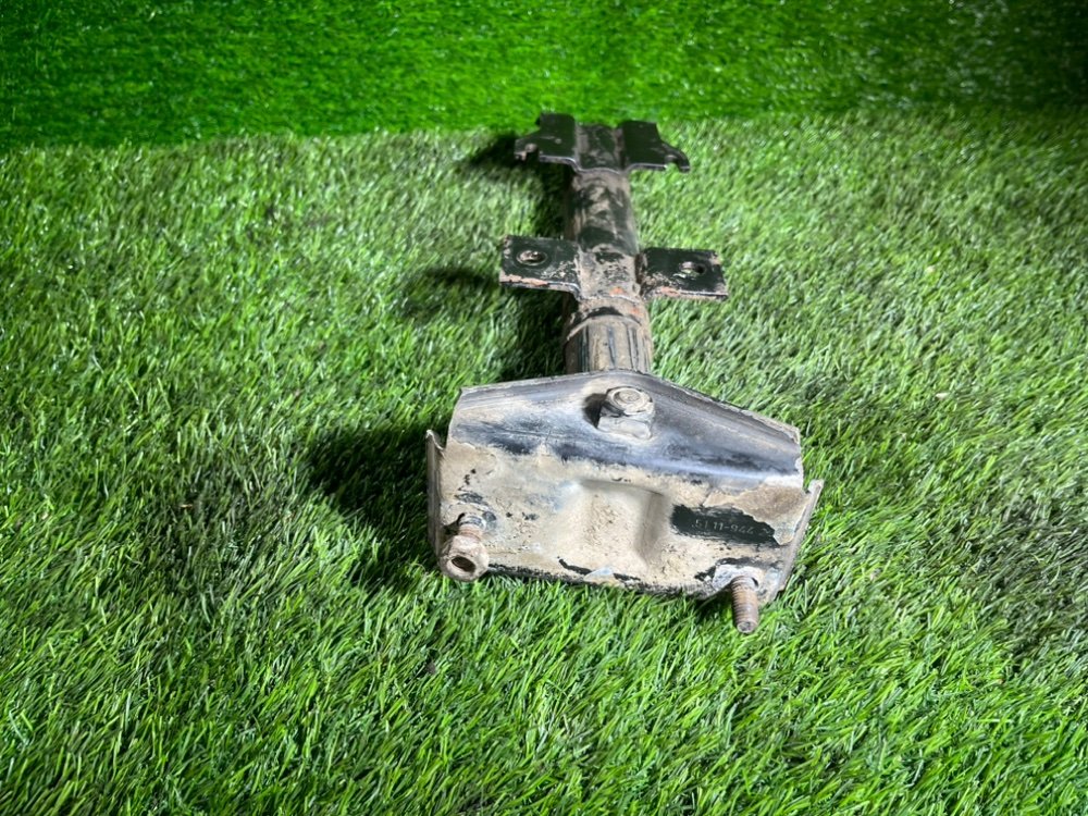 Кронштейн бампера E34 1993 Седан 2.0