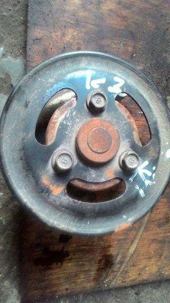 Помпа Daihatsu Yrv M201 K3VE Помпа Daihatsu Yrv M201 K3VE