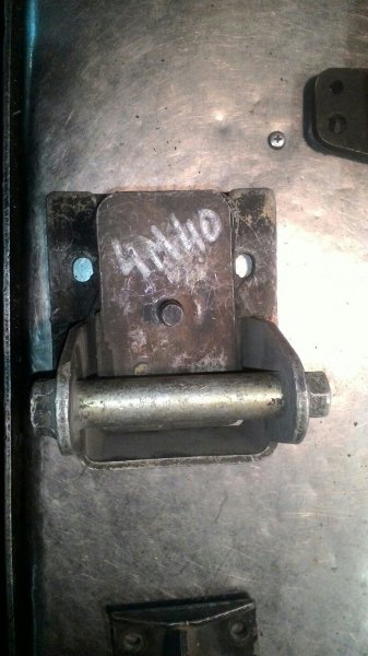 Подушка Mitsubishi 4M40 Подушка Mitsubishi 4M40