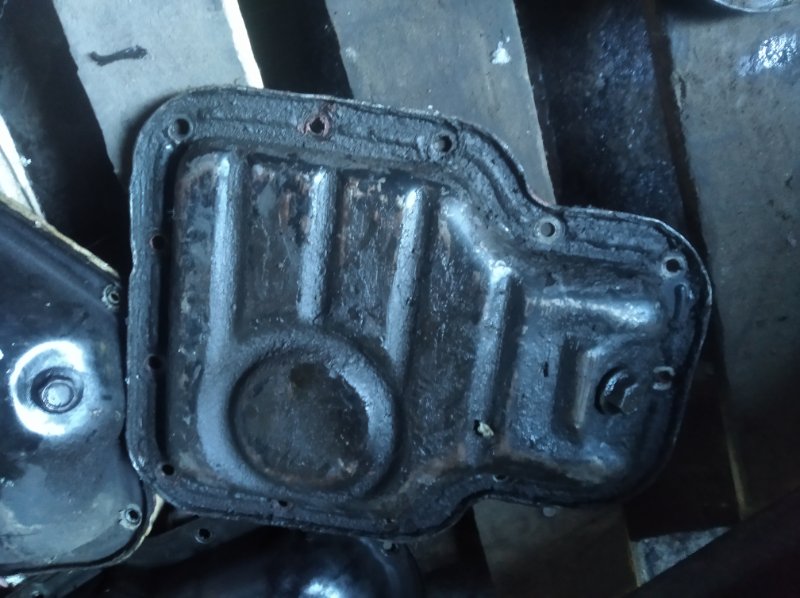 Поддон двигателя Suzuki Поддон двигателя Suzuki