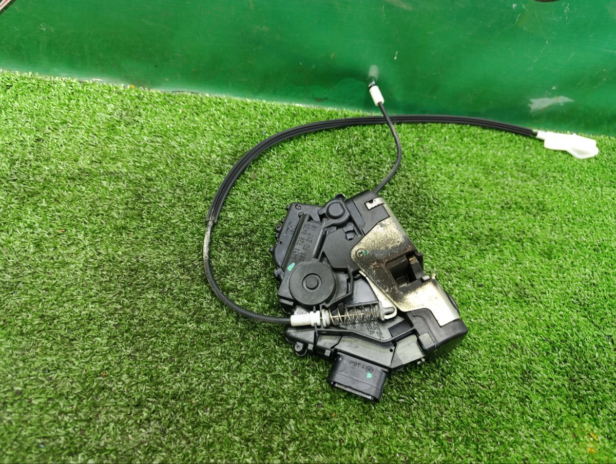 Замок двери передний правый Fortwo 2010 W451 M132.910