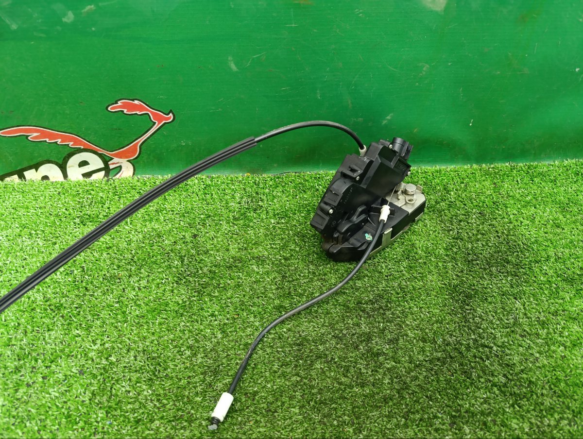 Замок двери передний правый Fortwo 2010 W451 M132.910